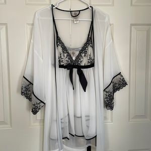 Jonquil babydoll and matching robe